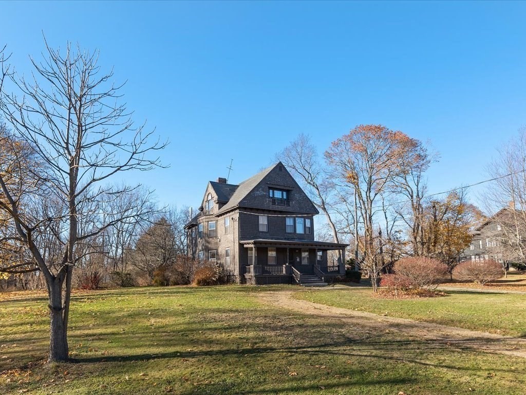 889 Gardners Neck Road Swansea, MA 02777 - Photo 2 of 31 Gallery Image 2