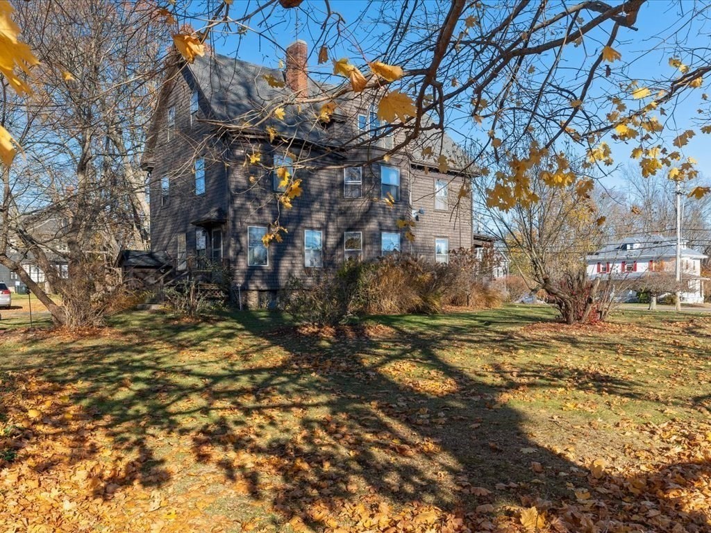 889 Gardners Neck Road Swansea, MA 02777 - Photo 3 of 31 Gallery Image 3