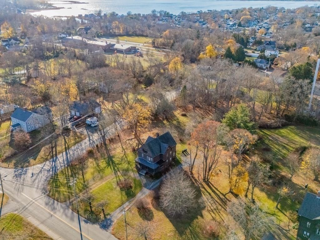 889 Gardners Neck Road Swansea, MA 02777 - Photo 7 of 31 Gallery Image 7