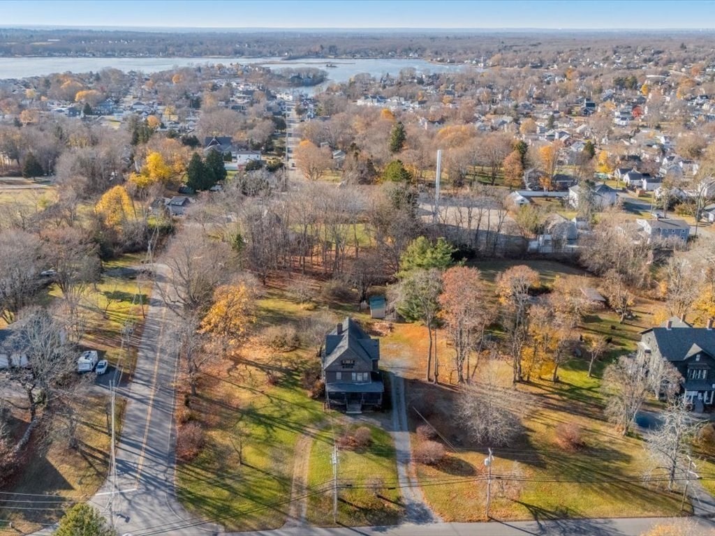 889 Gardners Neck Road Swansea, MA 02777 - Photo 8 of 31 Gallery Image 8