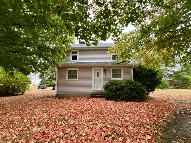 a view of a house with a yard