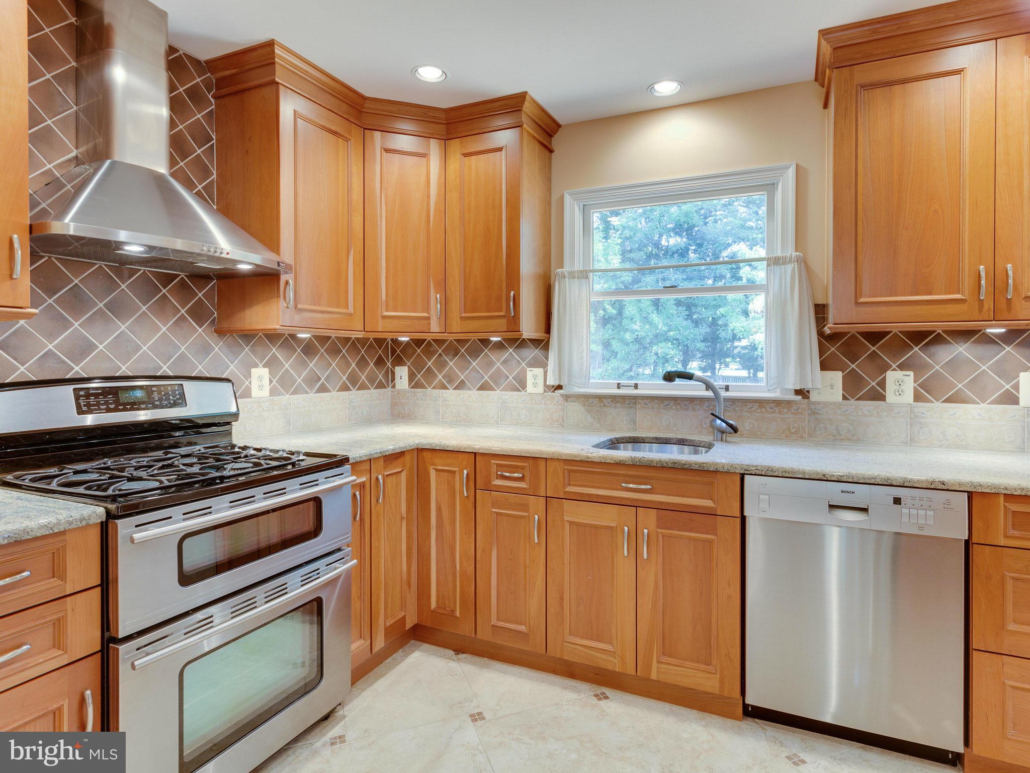 3612 Old Post Road Fairfax, VA 22030 - Photo 2 of 25 Kitchen