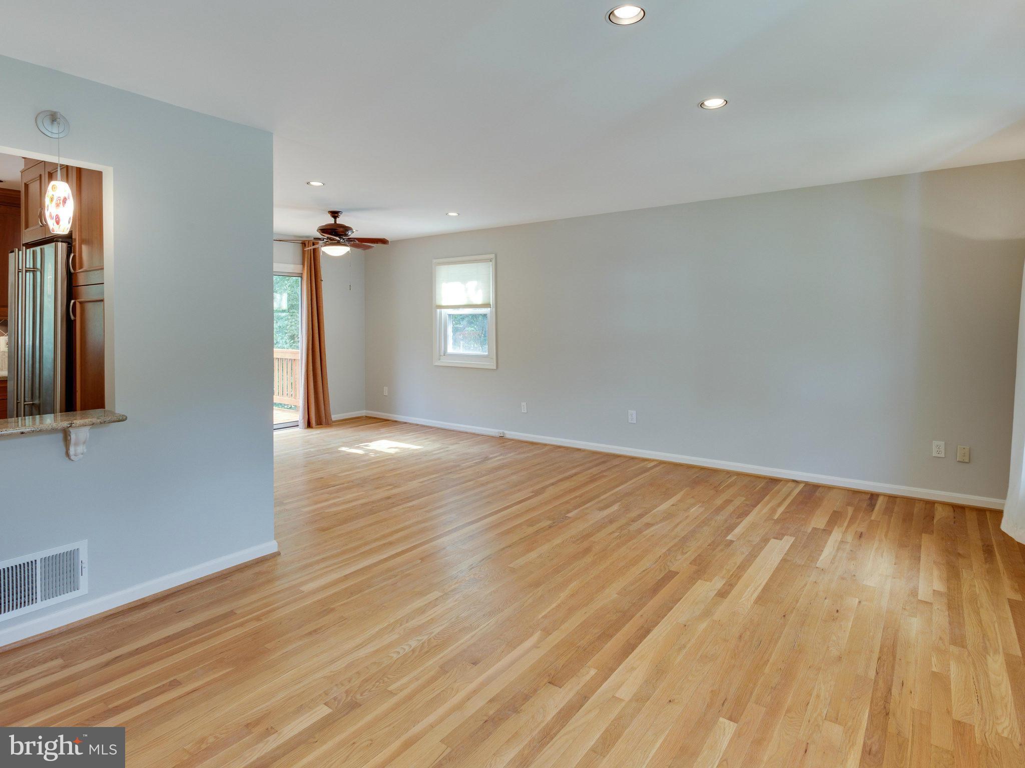 3612 Old Post Road Fairfax, VA 22030 - Photo 7 of 25 Living Room