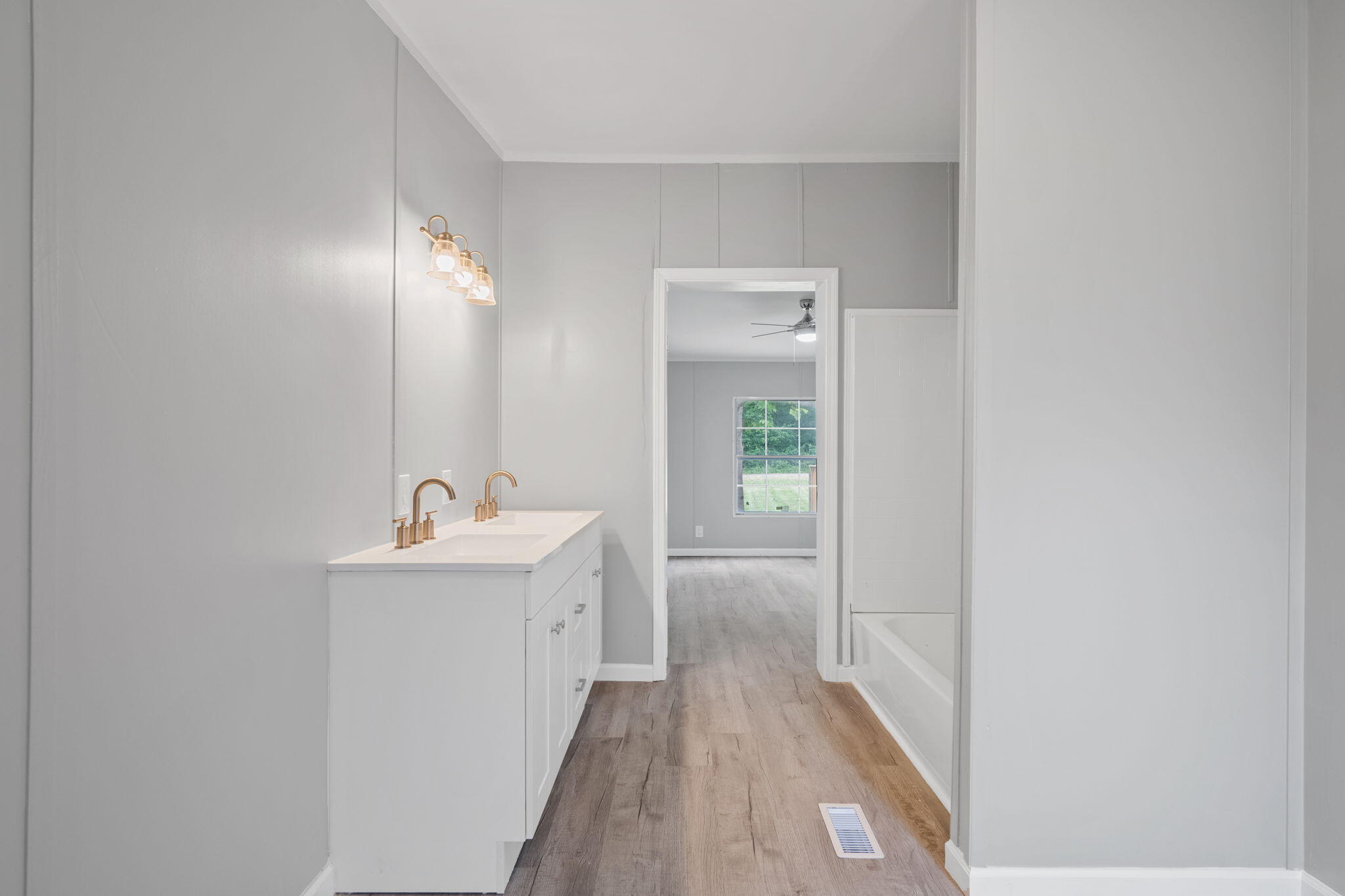1220 Ogden Road Dayton, TN 37321 - Photo 14 of 30 Oversized ensuite bath!