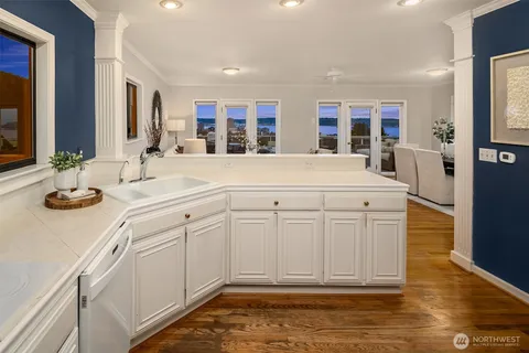 $2,599,000 | 317 Highland Drive, Seattle, WA 98109