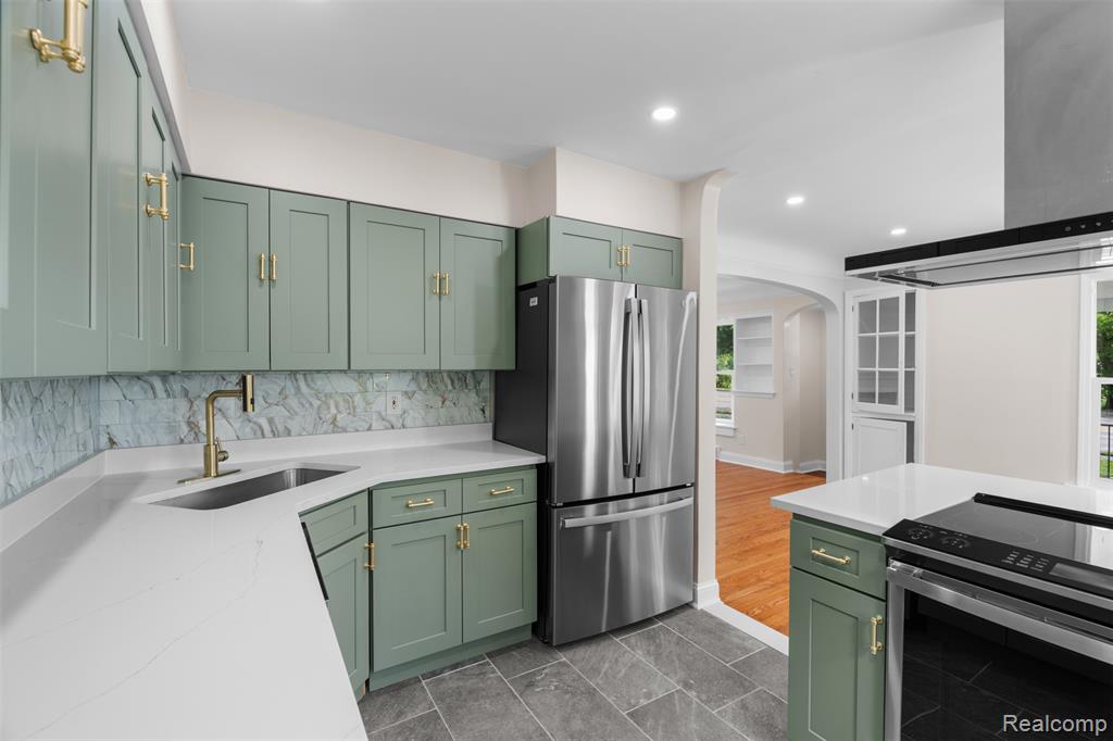 1388 Vernier Road Grosse Pointe, MI 48236 - Photo 9 of 25