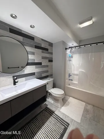 $2,500 | 324 Ballston Avenue, Unit A5, Saratoga Springs, NY 12866