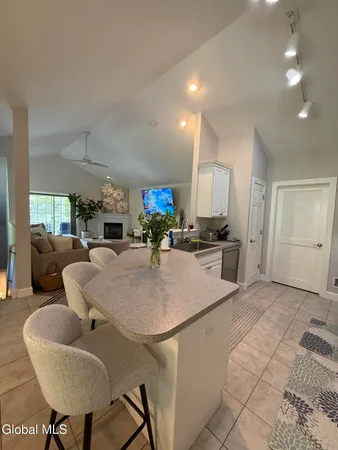 $2,500 | 324 Ballston Avenue, Unit A5, Saratoga Springs, NY 12866