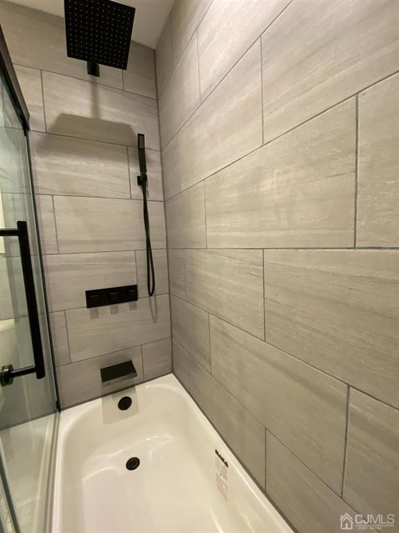 218 Edpas Road New Brunswick, NJ 08901 - Photo 11 of 17 a bathroom with a sink