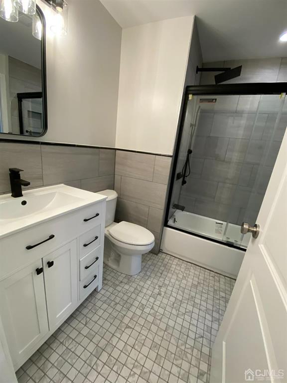 218 Edpas Road New Brunswick, NJ 08901 - Photo 15 of 17 a bathroom with a sink a toilet a mirror and shower
