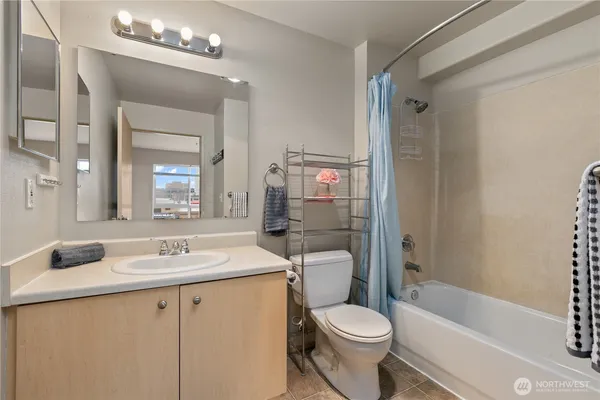 $269,995 | 2818 Grand Avenue, Unit B401, Everett, WA 98201