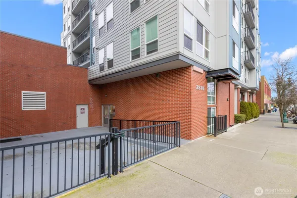 $269,995 | 2818 Grand Avenue, Unit B401, Everett, WA 98201