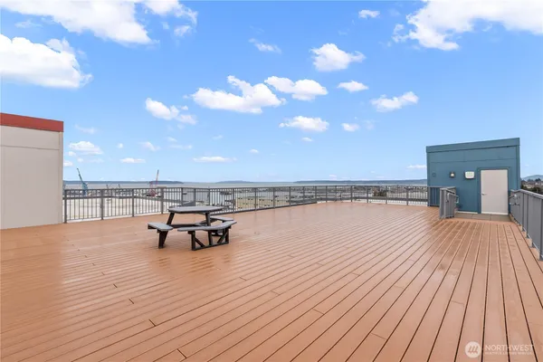 $269,995 | 2818 Grand Avenue, Unit B401, Everett, WA 98201