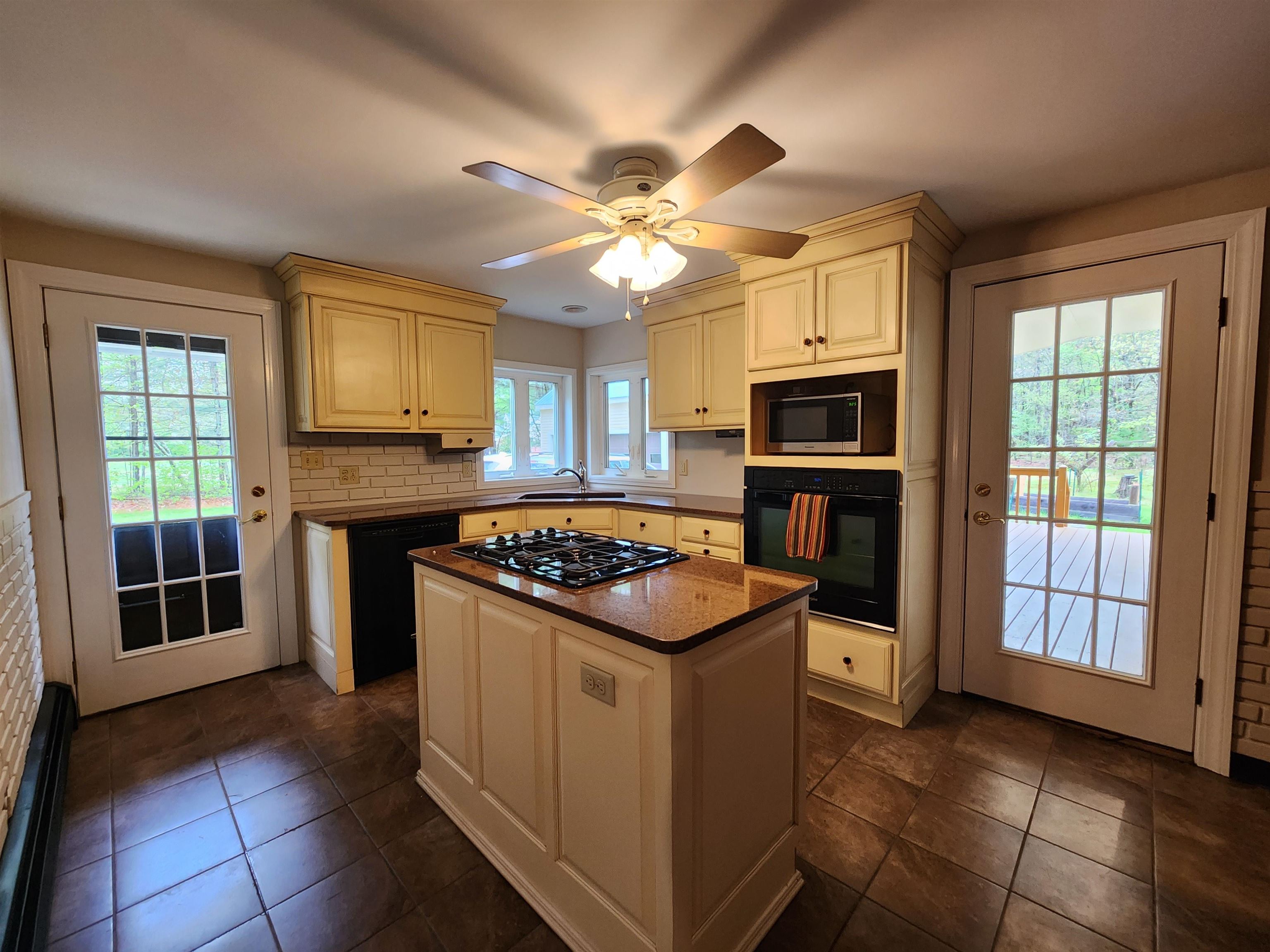 86 Pepperell Road Hollis, NH 03049 - Photo 8 of 46 Gallery Image 8