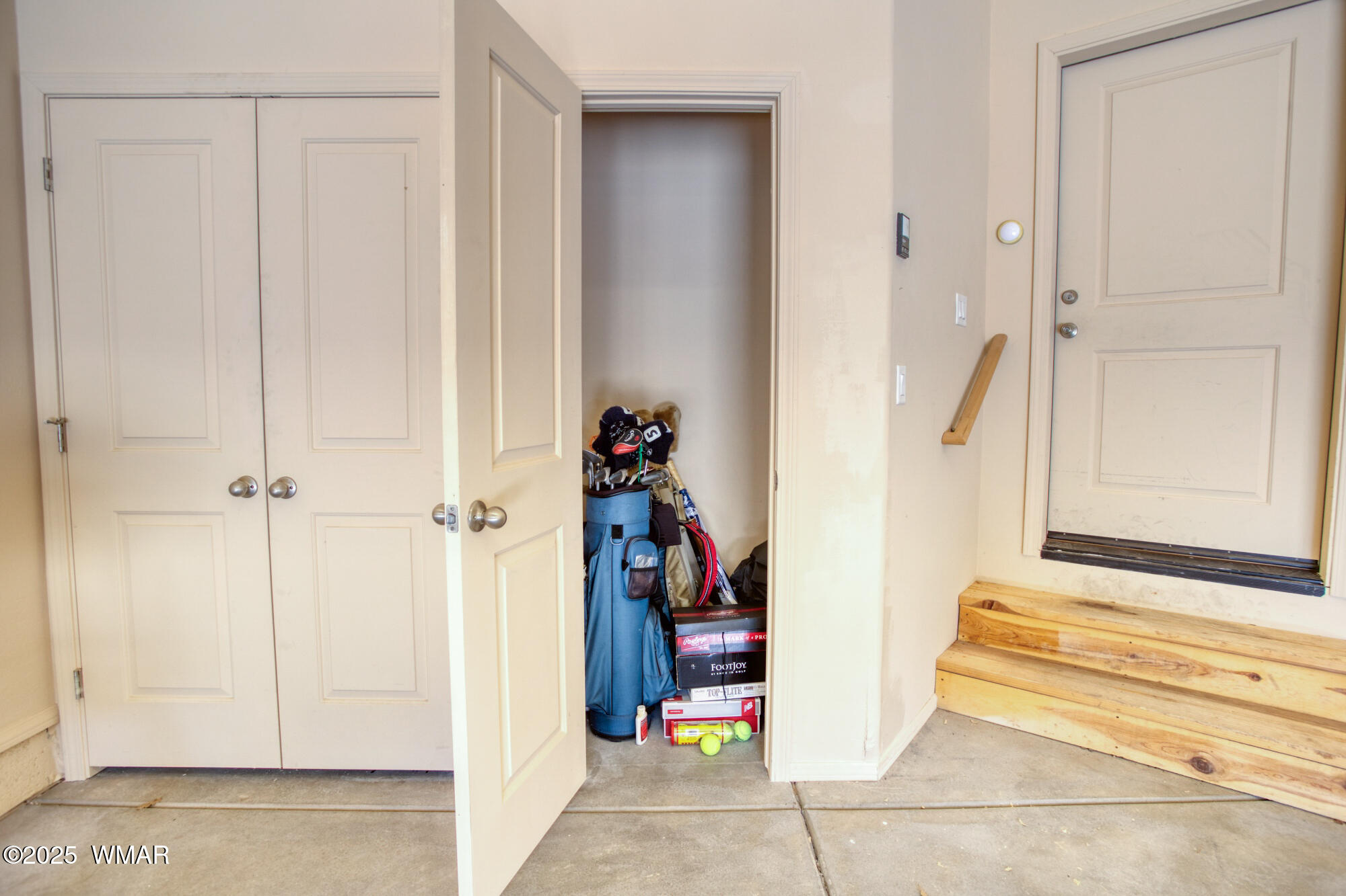 6214 West Starlight Ridge Parkway Lakeside, AZ 85929 - Photo 27 of 28 The single-car garage has a secure enclosed spot for your golf clubs or your skis or your fishing gear or ?????