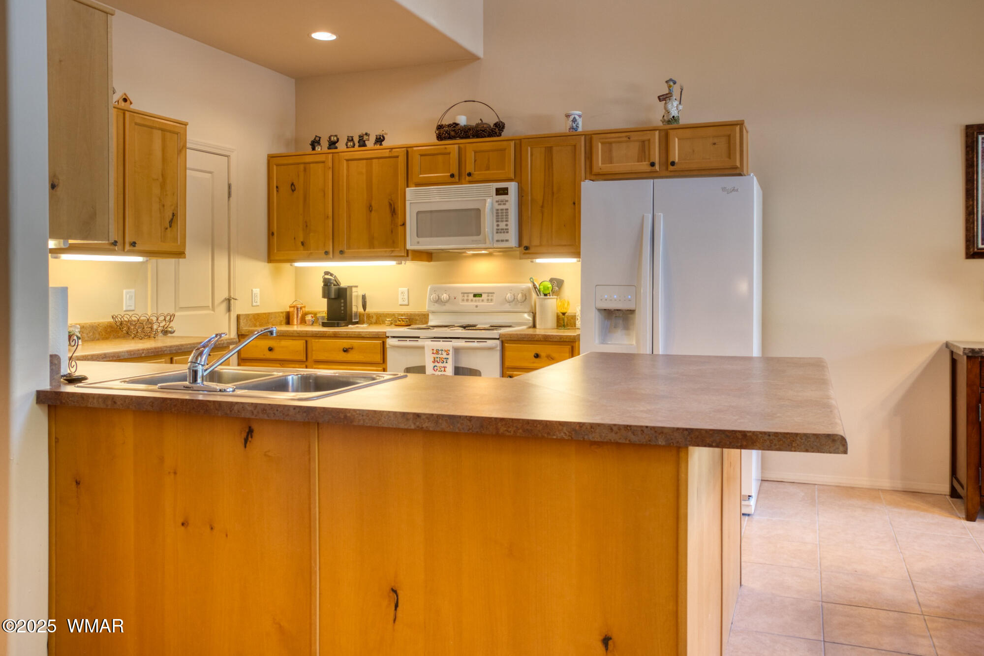 6214 West Starlight Ridge Parkway Lakeside, AZ 85929 - Photo 5 of 28 To your left is a spacious kitchen....