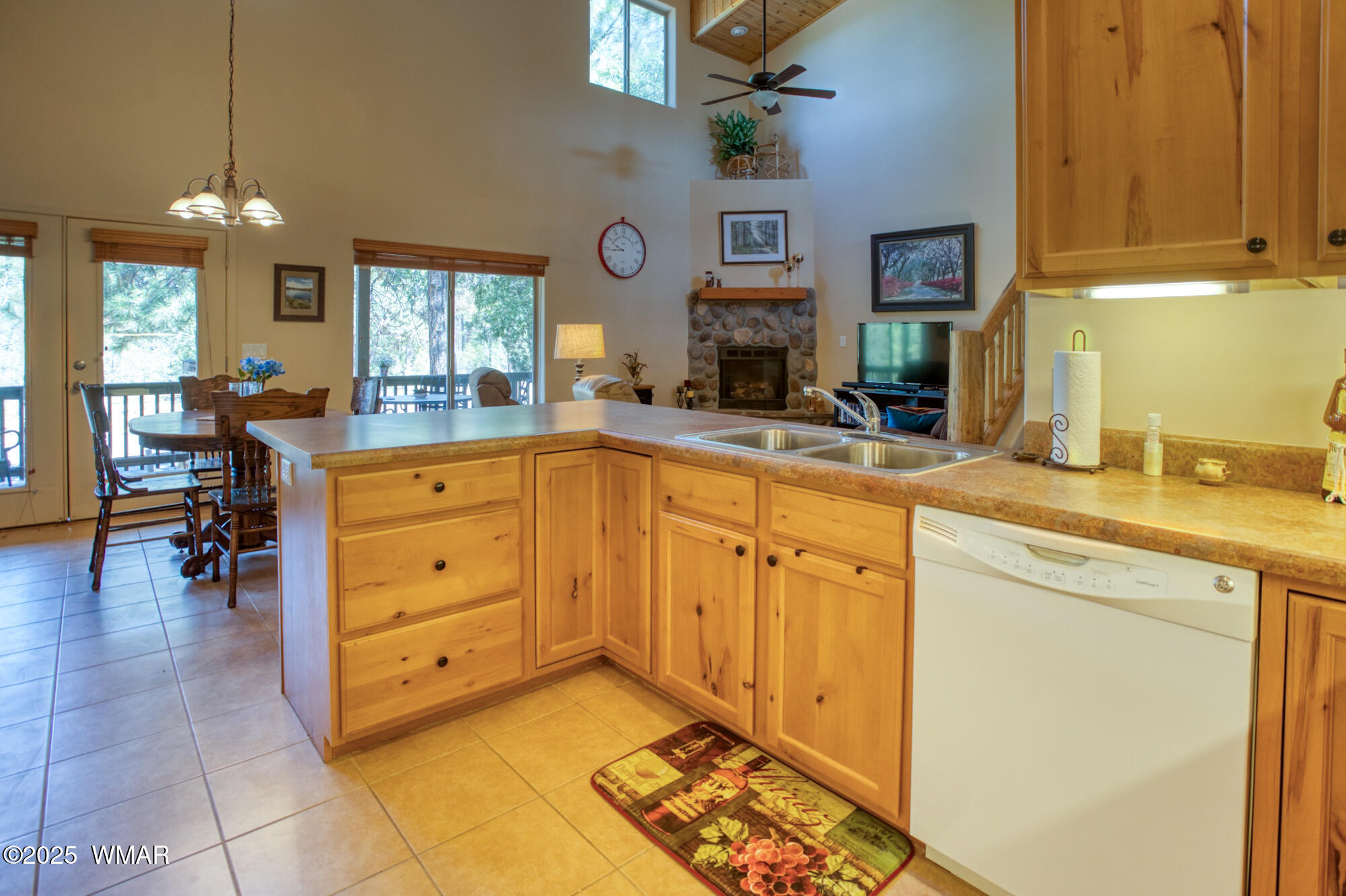 6214 West Starlight Ridge Parkway Lakeside, AZ 85929 - Photo 6 of 28 ....with abundant cabinet space...