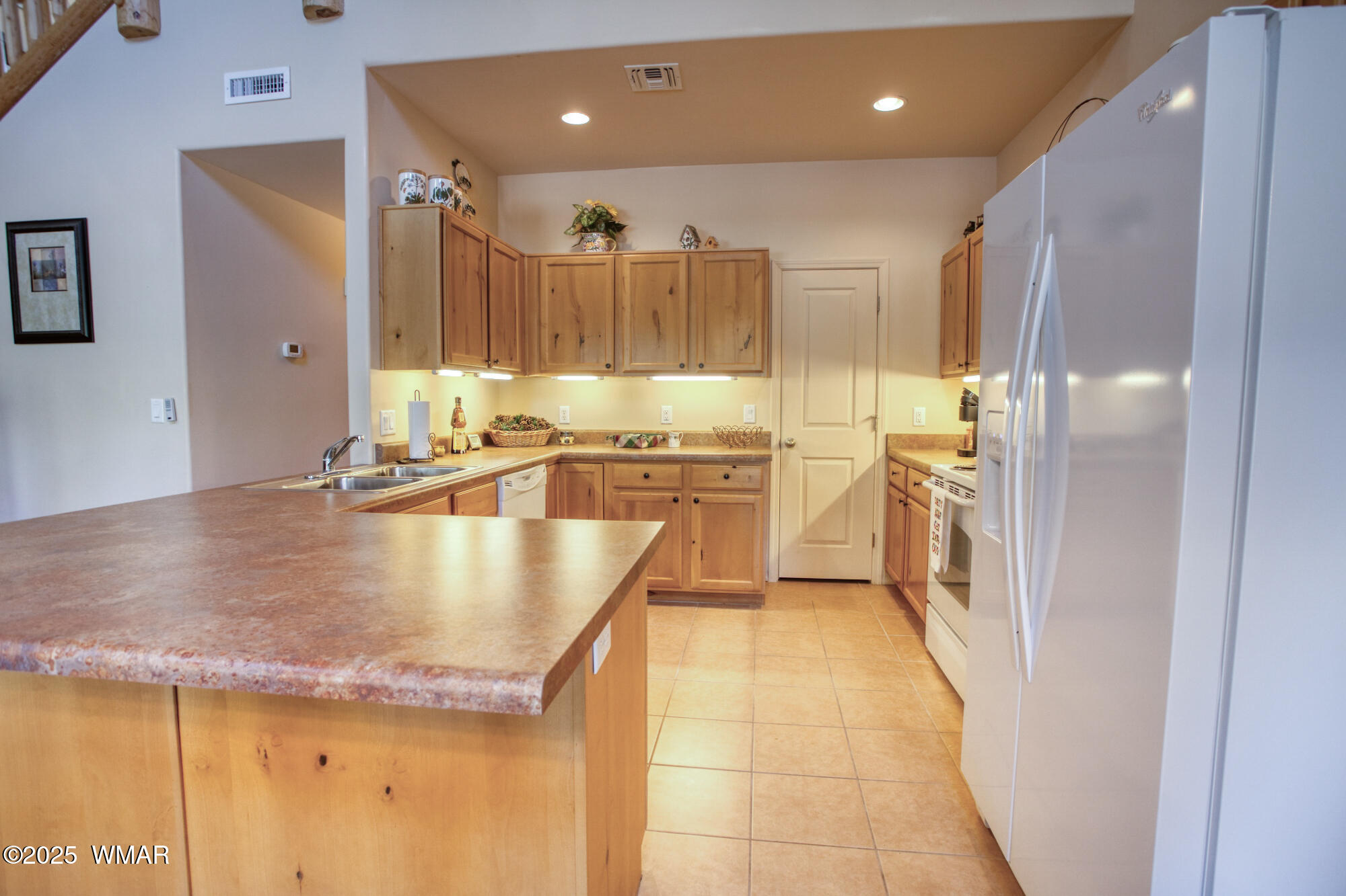 6214 West Starlight Ridge Parkway Lakeside, AZ 85929 - Photo 8 of 28 There's plenty of countertop area, and a walk-in pantry.