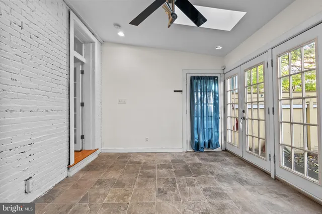 a view of a house with backyard and trees