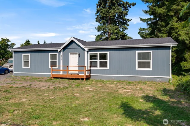 a view of a house with a outdoor space