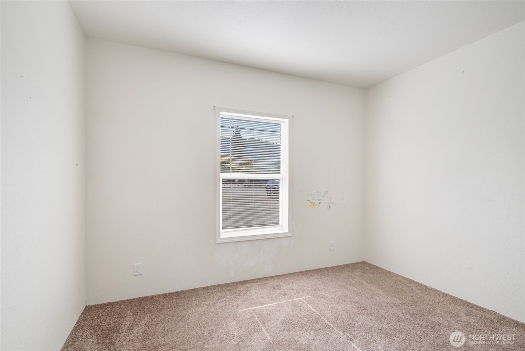 4322 Ocean Beach Highway Longview, WA 98632 - Photo 27 of 40 an empty room with a window