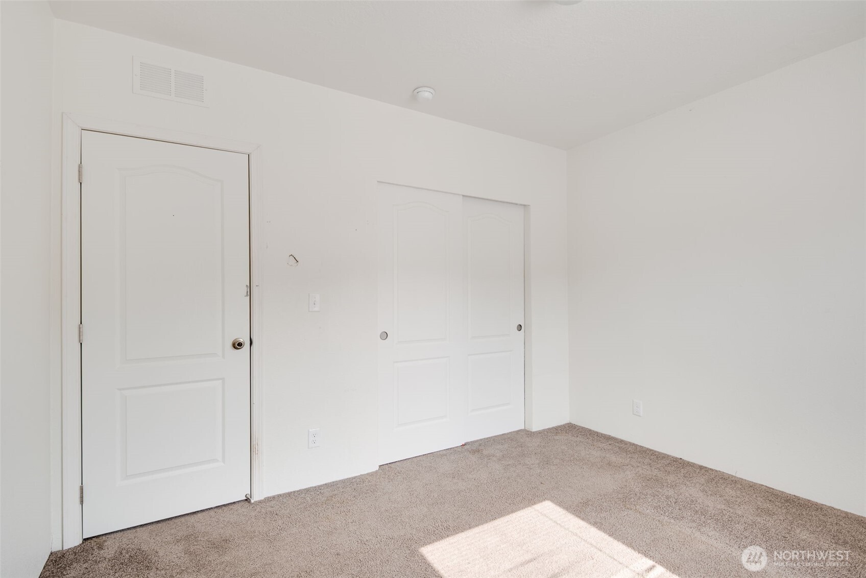 4322 Ocean Beach Highway Longview, WA 98632 - Photo 28 of 40 a view of an empty room