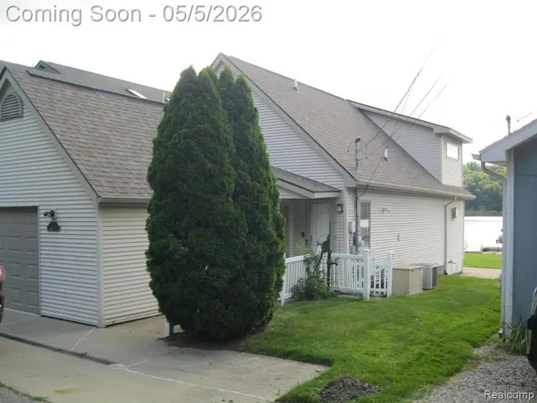 $2,200 | 1873 Lakeview Lane, Highland, MI 48357