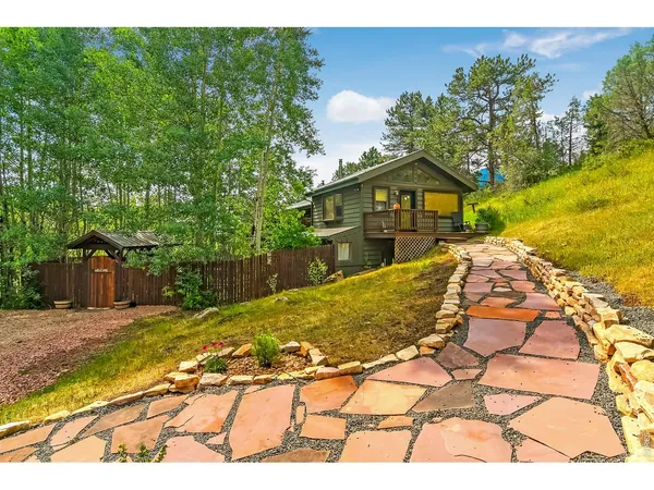 $800,000 | 417 Dunraven Glade Road, Glen Haven, CO 80532