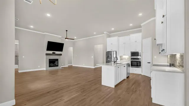 $629,000 | 121 Dubois Road, Poolville, TX 76487