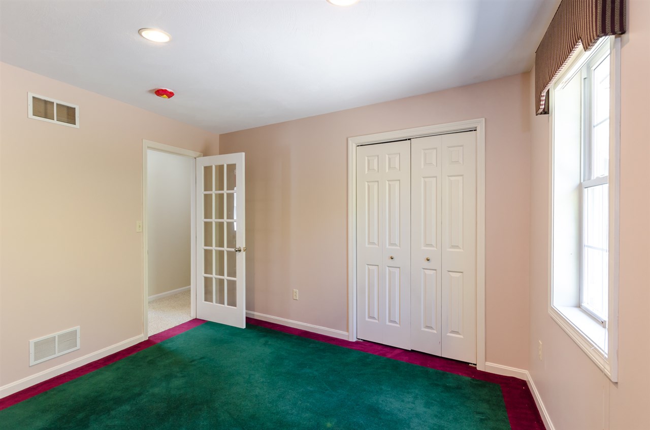 261 Pine Hill Road Hollis, NH 03049 - Photo 23 of 40