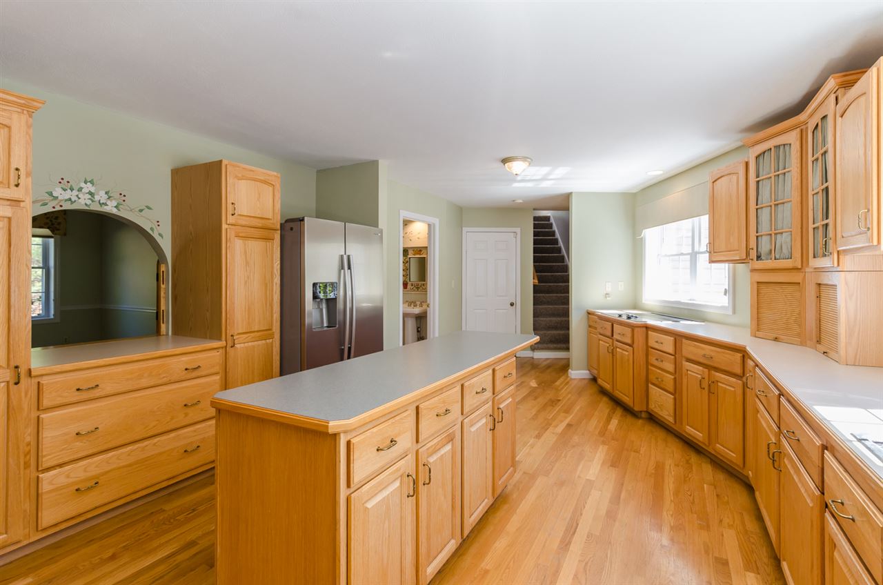 261 Pine Hill Road Hollis, NH 03049 - Photo 4 of 40