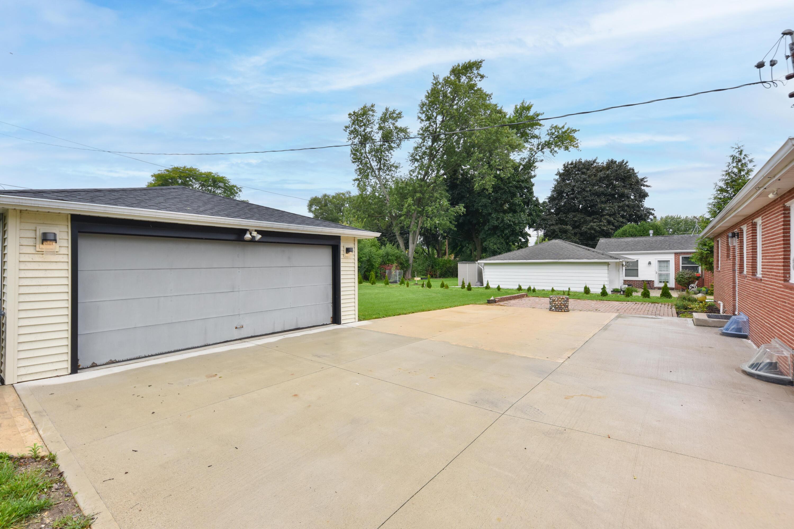 8935 North Navajo Road Bayside, WI 53217 - Photo 32 of 37 EUP_6484-Edit