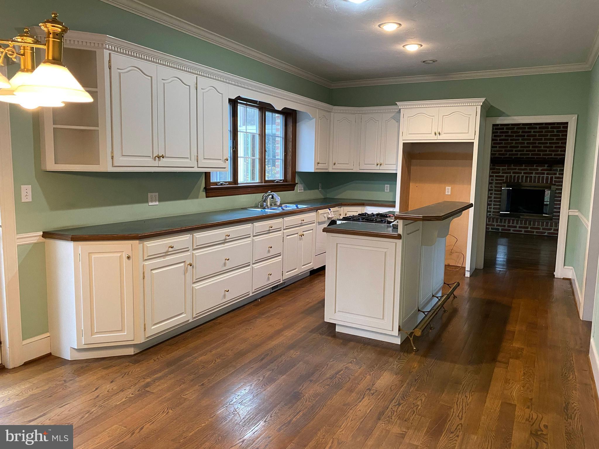 3609 Cimmeron Road York, PA 17402 - Photo 9 of 34 Large kitchen - cooktop/oven in island