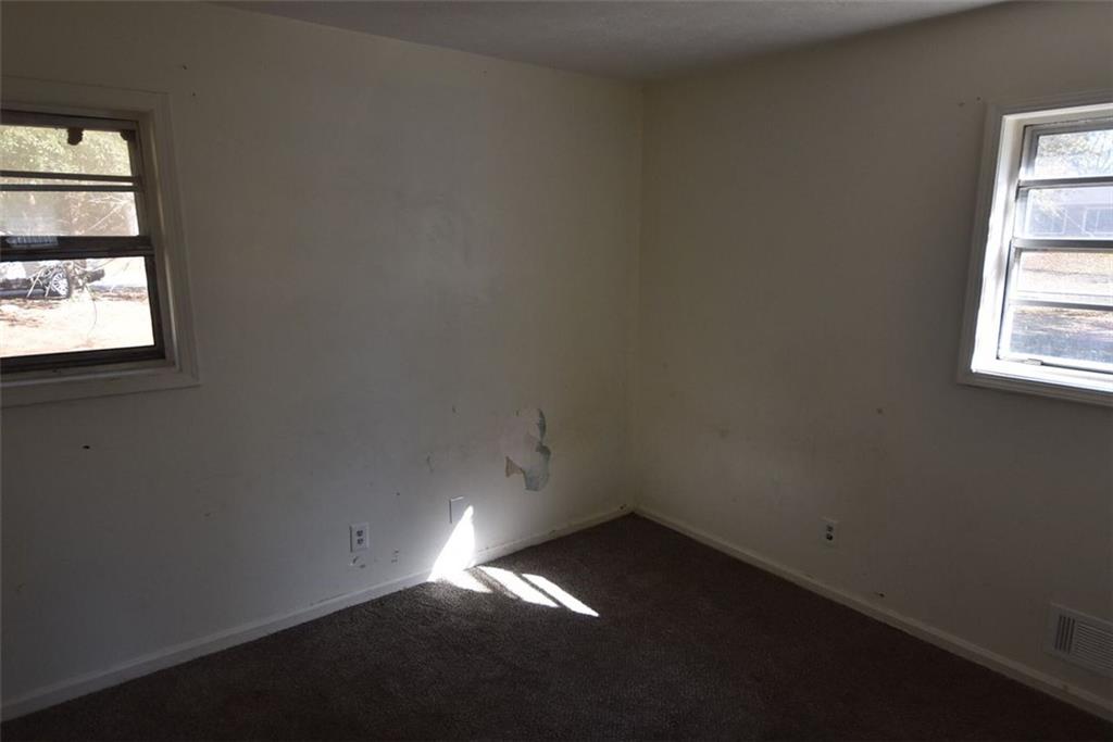 208 Emory Way Oxford, GA 30054 - Photo 5 of 8 an empty room with a window