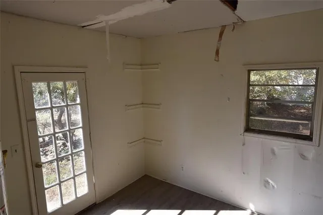 a view of a window in an empty room