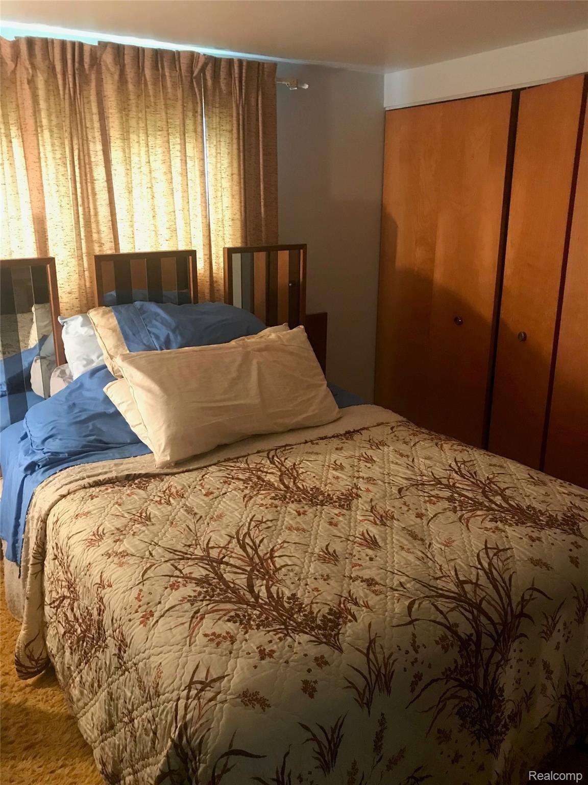 7015 Hatchery Road Waterford, MI 48327 - Photo 11 of 21 master bedroom