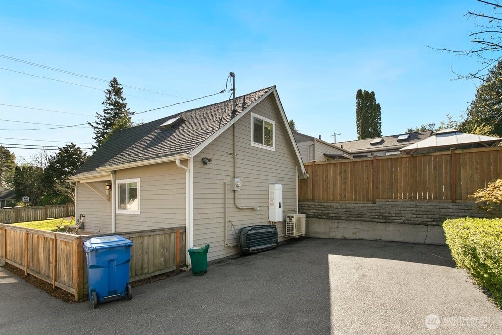3710 Southwest 106th Street Seattle, WA 98146 - Photo 20 of 21