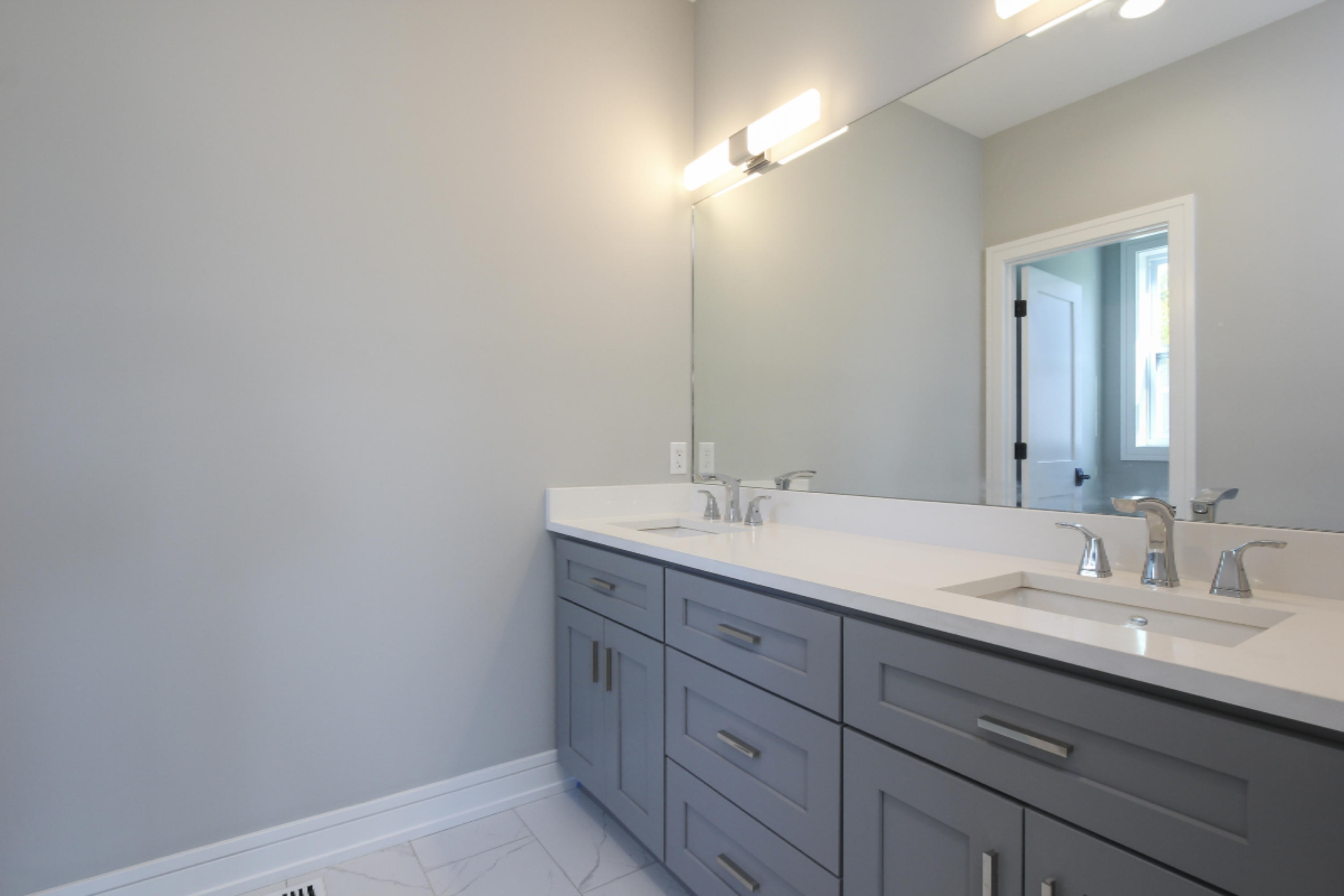 19509 Kluver Road New Buffalo, MI 49117 - Photo 12 of 40 Master Bath