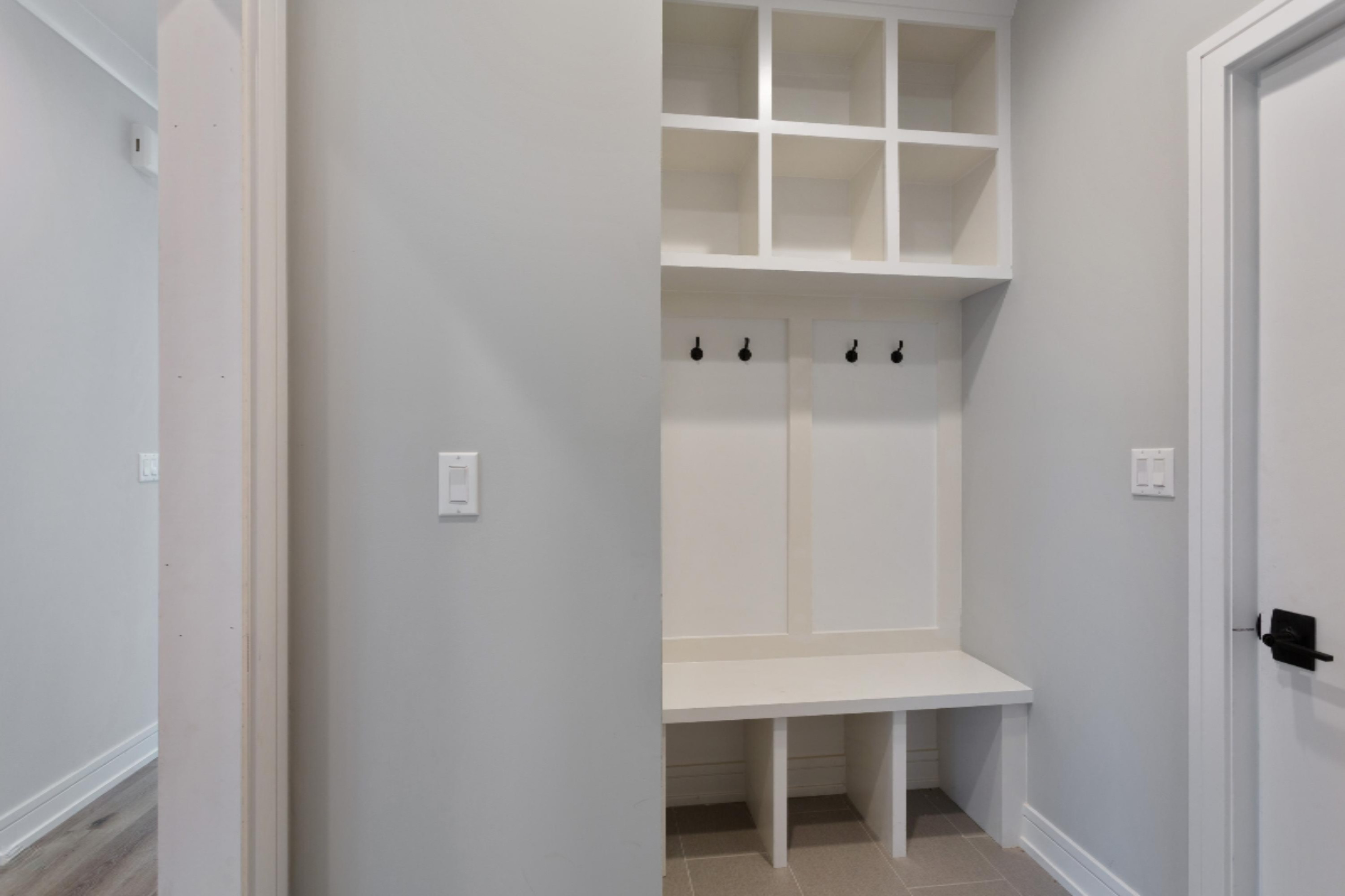19509 Kluver Road New Buffalo, MI 49117 - Photo 13 of 40 Mudroom