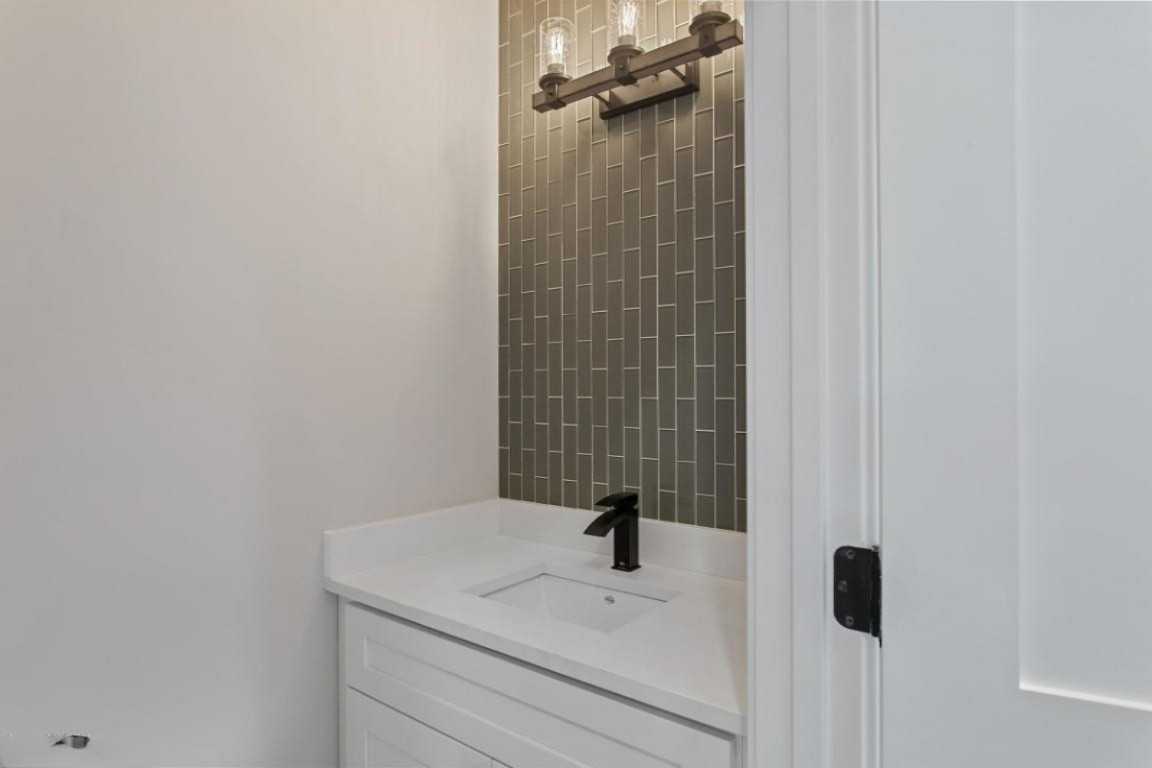 19509 Kluver Road New Buffalo, MI 49117 - Photo 14 of 40 Powder Room