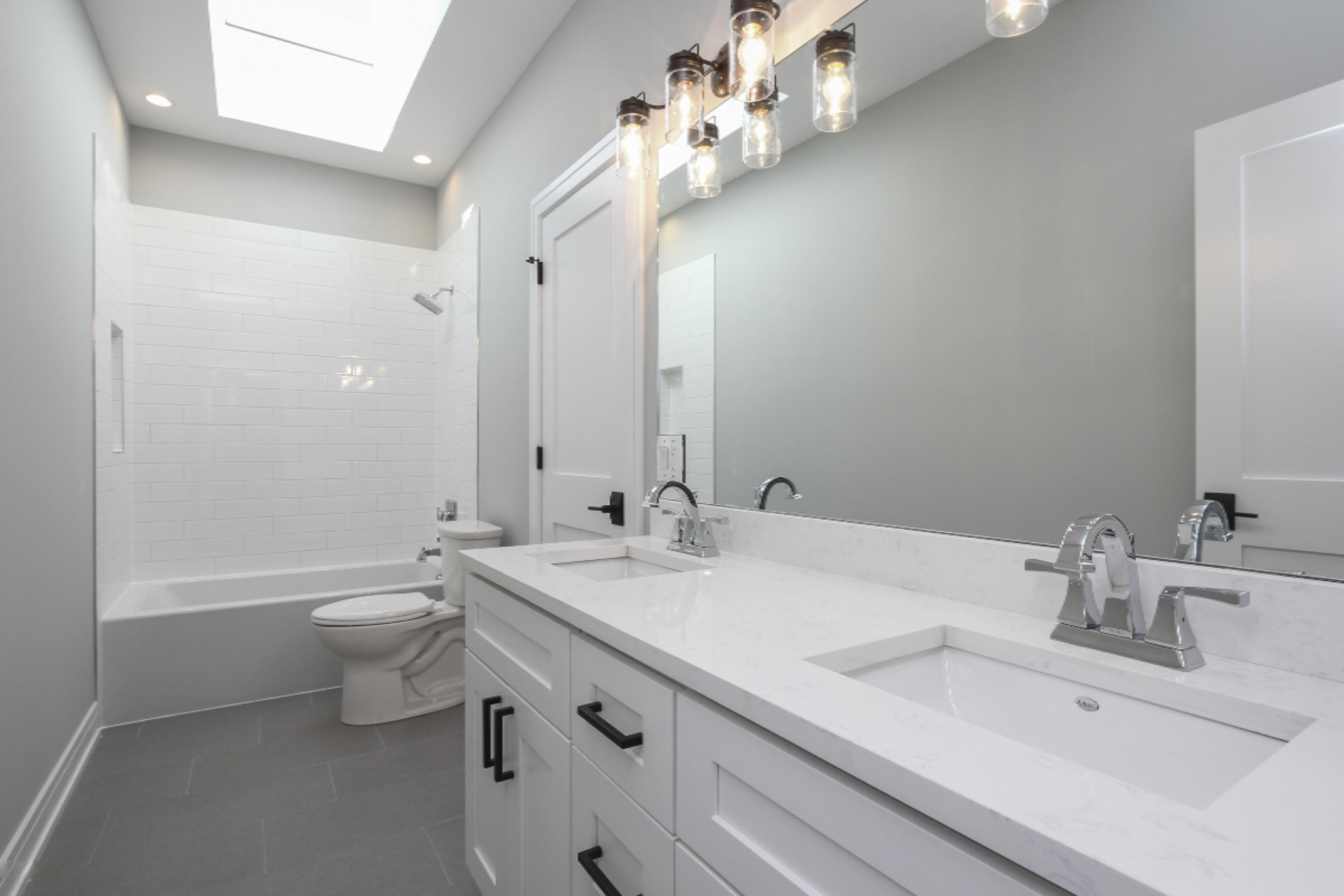 19509 Kluver Road New Buffalo, MI 49117 - Photo 19 of 40 2nd Floor Shared Bathroom