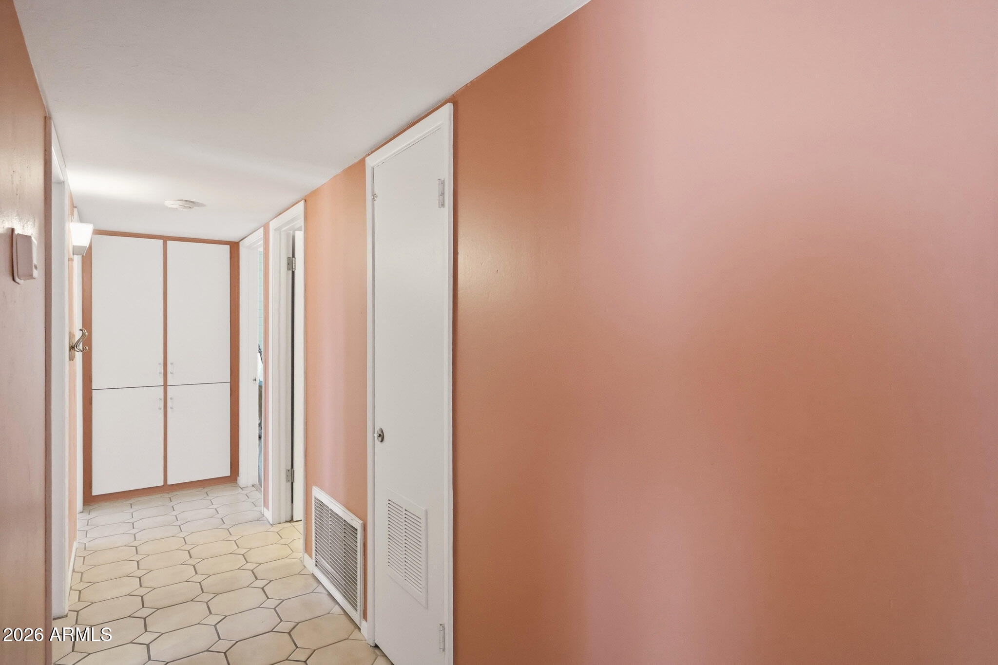 2302 West Berridge Lane Phoenix, AZ 85015 - Photo 16 of 59 Hallway