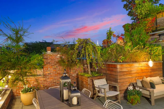 a view of a pathway with an outdoor space