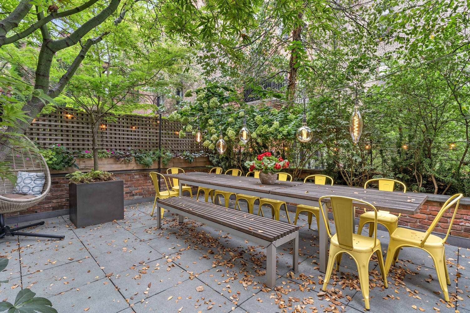 430 Hudson Street Manhattan, NY 10014 - Photo 5 of 35 a view of a chairs and table in the patio