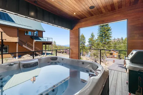 $2,875,000 | 15612 Ski Slope Way, Truckee, CA 96161