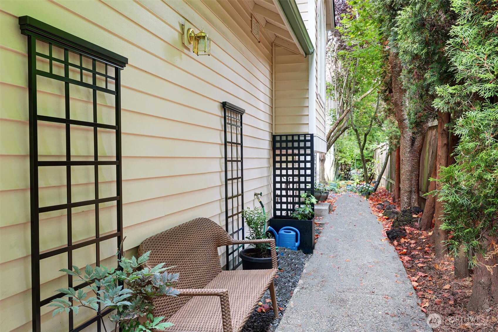 8828 238th Street Southwest, Unit B4 Edmonds, WA 98026 - Photo 29 of 37 a front view of a house with a yard