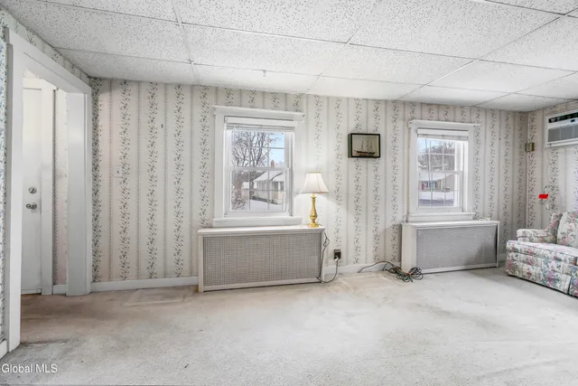 $250,000 | 268 Maryland Avenue East, East Greenbush, NY 12144