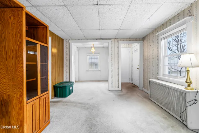 $250,000 | 268 Maryland Avenue East, East Greenbush, NY 12144