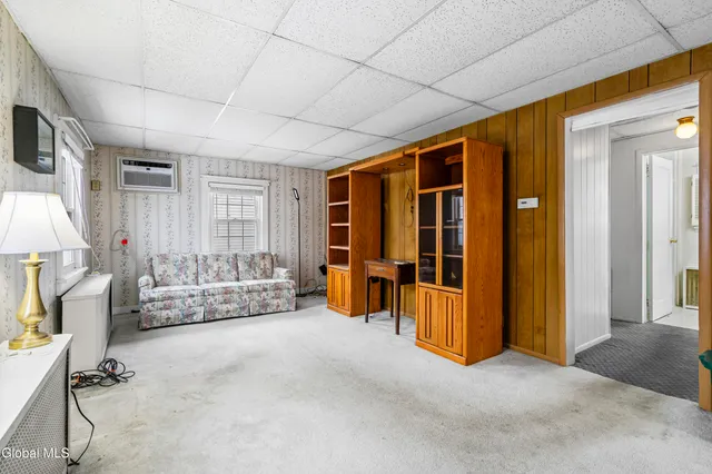 $250,000 | 268 Maryland Avenue East, East Greenbush, NY 12144