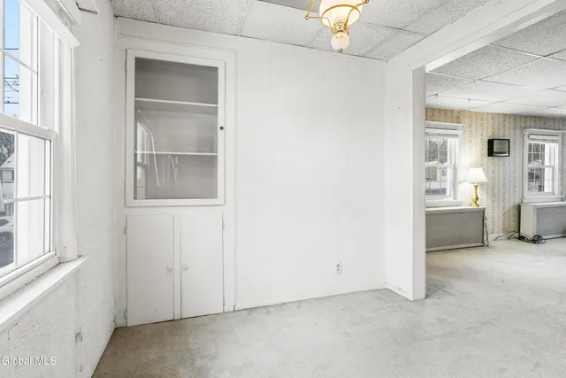 $250,000 | 268 Maryland Avenue East, East Greenbush, NY 12144